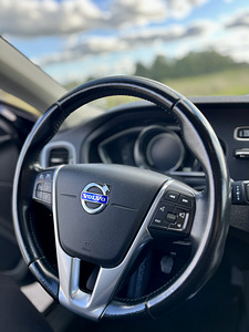 Volvo V40 (12 фото из 15)