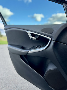 Volvo V40 (13 фото из 15)
