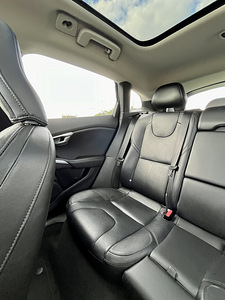 Volvo V40 (15 фото из 15)