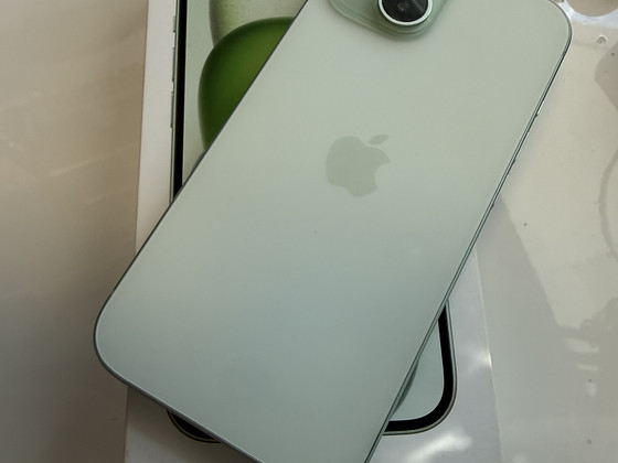 iPhone 15 128GB