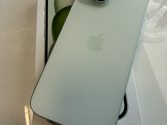 iPhone 15 128GB