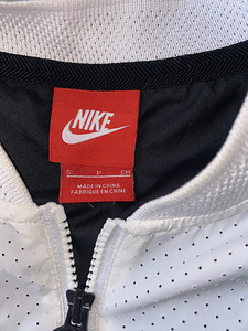 Ветровки Nike. Цвет натуральный бежевый. (3 фото из 7)
