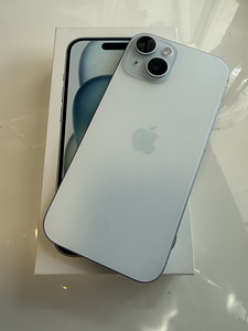 iPhone 15 128 ГБ (1 фото из 4)