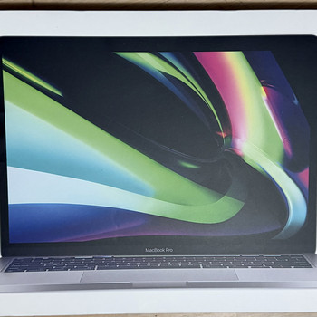 MacBook Pro 13" M1 (16GB RAM/512GB SSD) — как новый, аккумулятор 90%