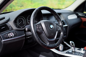 BMW X3 F25 nelikveoline linnamaastur (7 foto / 13)