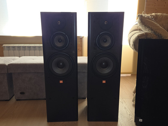 Мощные колонки высшего класса JBL