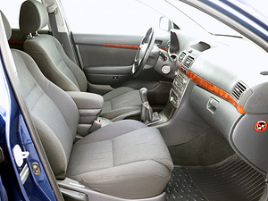 Toyota Avensis Linea Sol 2.0 108kW (6 foto / 8)