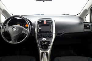 Toyota Auris Linea Sol 1.4 71kW (5 foto / 8)