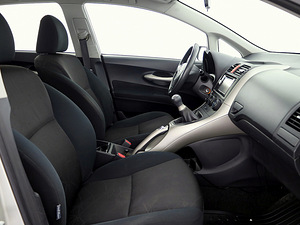 Toyota Auris Linea Sol 1.4 71kW (6 foto / 8)