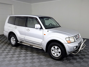 Mitsubishi Pajero Luxury ATM 3.2 DI-D 121kW (1 фото из 8)