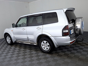 Mitsubishi Pajero Luxury ATM 3.2 DI-D 121kW (4 фото из 8)