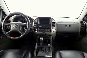 Mitsubishi Pajero Luxury ATM 3.2 DI-D 121kW (5 фото из 8)