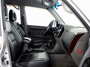 Mitsubishi Pajero Luxury ATM 3.2 DI-D 121kW (6 фото из 8)