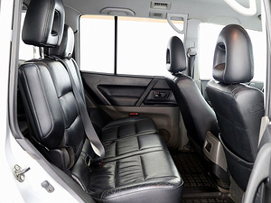 Mitsubishi Pajero Luxury ATM 3.2 DI-D 121kW (7 фото из 8)
