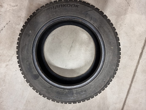 Шипованные шины Sava Eskimo 205/60R16 (6 фото из 8)