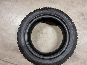 Hankook naastrehvid 205/55R16 (2 foto / 6)