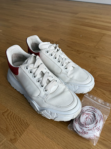 ALEXANDER MCQUEEN tossud, originaal (1 foto / 3)