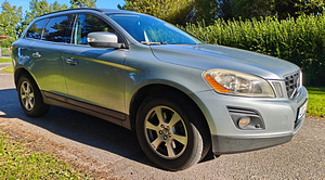 Volvo XC60 2.4 D5 129 кВт 2010 г. (3 фото из 15)