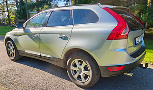 Volvo XC60 2.4 D5 129 кВт 2010 г. (4 фото из 15)