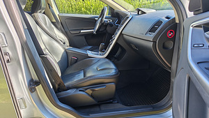 Volvo XC60 2.4 D5 129 кВт 2010 г. (10 фото из 15)