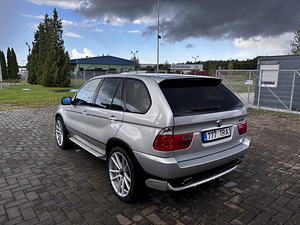 О/В BMW X5 Facelift, 4.4i v8 в пакете IS, 2004 г., пробег 200 тыс. и (2 фото из 7)