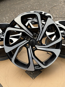 20" Renault originaalveljed 5x114,3 + andurid (1 foto / 10)
