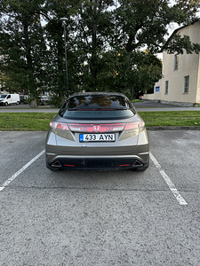 Honda Civic автомат (1 фото из 8)