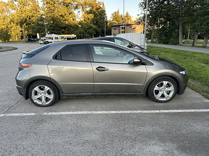 Honda Civic автомат (2 фото из 8)