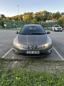 Honda Civic автомат (4 фото из 8)