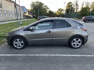 Honda Civic автомат (3 фото из 8)
