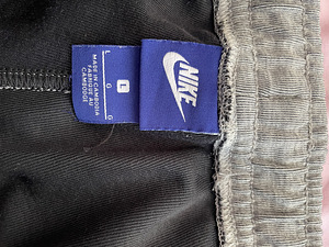 Спортивные штаны Nike (4 фото из 4)