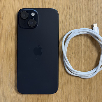Apple iPhone 15 Black 128GB в хорошем состоянии, аккумулятор 93%