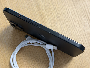 Apple iPhone 15 Black 128GB heas korras, aku 93% (2 foto / 9)