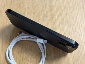Apple iPhone 15 Black 128GB heas korras, aku 93% (3 foto / 9)