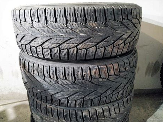 M+S / 235 60 18 / Nokian Hakkapeliitta R2