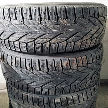 M+S / 235 60 18 / Nokian Hakkapeliitta R2