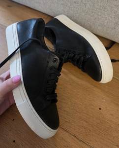 Levi’s nahast tennised tossud (1 foto / 8)