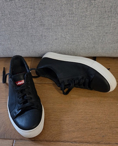 Levi’s nahast tennised tossud (3 foto / 8)