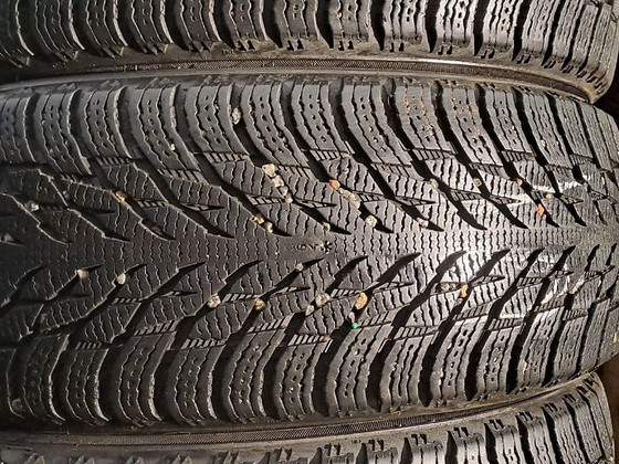 M+S / 235 60 18 / Nokian Hakkapeliitta R3
