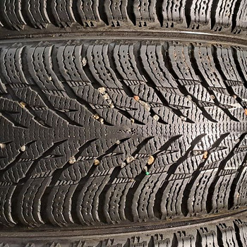 M+S / 235 60 18 / Nokian Hakkapeliitta R3