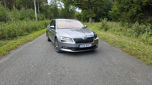 Skoda Superb (1 фото из 6)