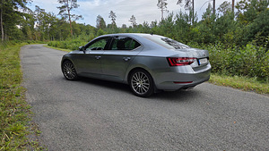 Skoda Superb (3 фото из 6)