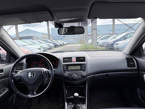 Honda Accord Luxury 2.0 114kW (5 foto / 7)