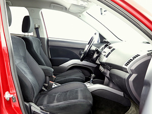 Mitsubishi Outlander Comfort 4x4 ATM 2.4 125kW (6 foto / 7)