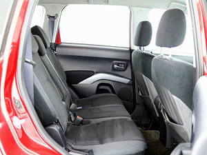 Mitsubishi Outlander Comfort 4x4 ATM 2.4 125kW (7 foto / 7)