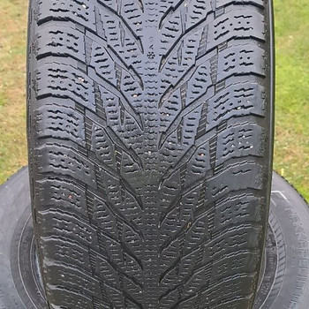 M+S / 265 65 17 / Nokian Hakkapeliitta R3 SUV