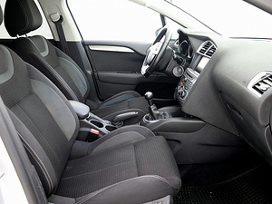 Citroen C4 Elegance Facelift 1.2 81kW (6 фото из 7)