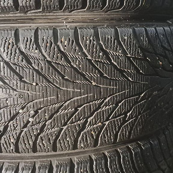 M+S / 225 55 17 / Nokian / Kumho