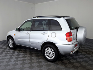 Toyota RAV4 Comfort 4x4 2.0 110kW (4 фото из 7)
