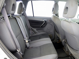 Toyota RAV4 Comfort 4x4 2.0 110kW (7 фото из 7)